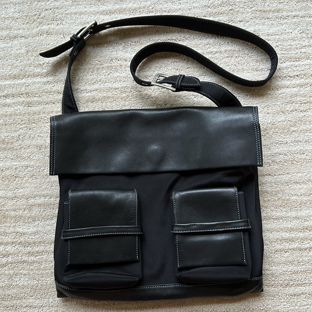 Hobo International Black Leather/Microfiber Nylon Bag Messenger Crossbody